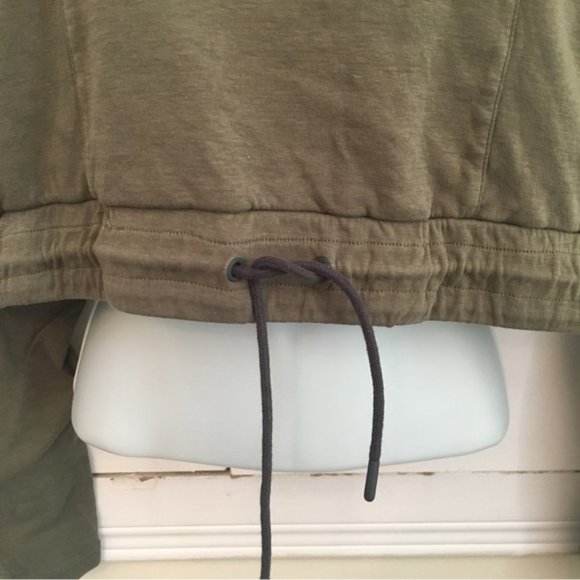 𝅺gymshark Khaki Green Box Utility Crop Sweater - Picture 6 of 11